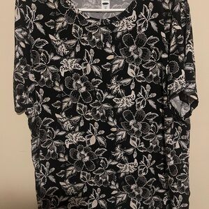 Old Navy Black and White Floral Short Sleeve Tee